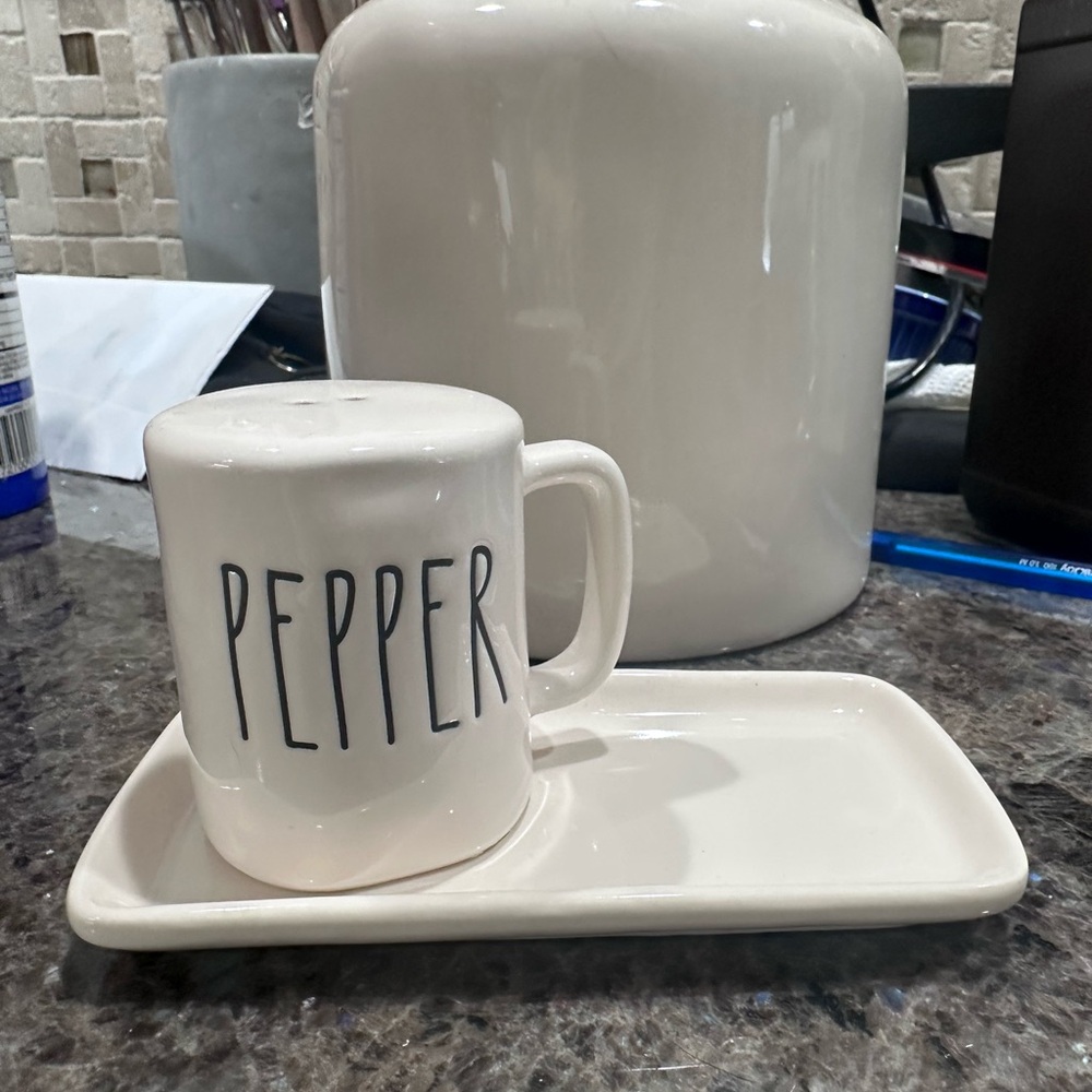 Rae Dunn Pepper Mug with Tray - White